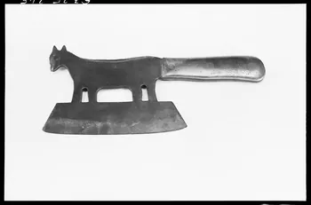 Alain Guey photographie Hachoir de ménage. Sujet animal Ile-de-France, France 1967/3/1 Ph.1967.25.245 Photo
