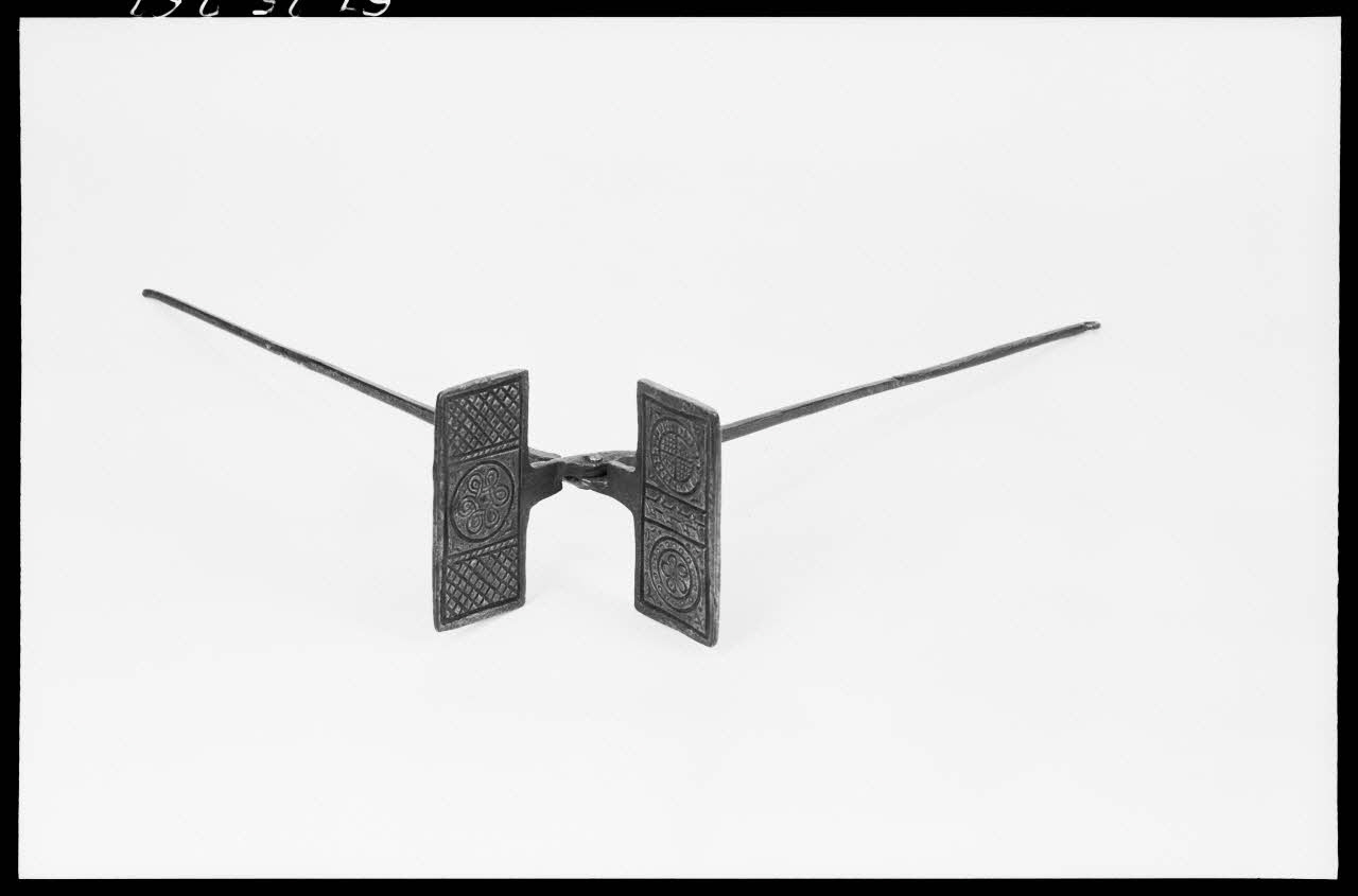 Alain Guey photographie Gaufrier en fer forgé avec spatules de forme rectangulaire Ile-de-France, France 1967/3/1 Ph.1967.25.262 Photo