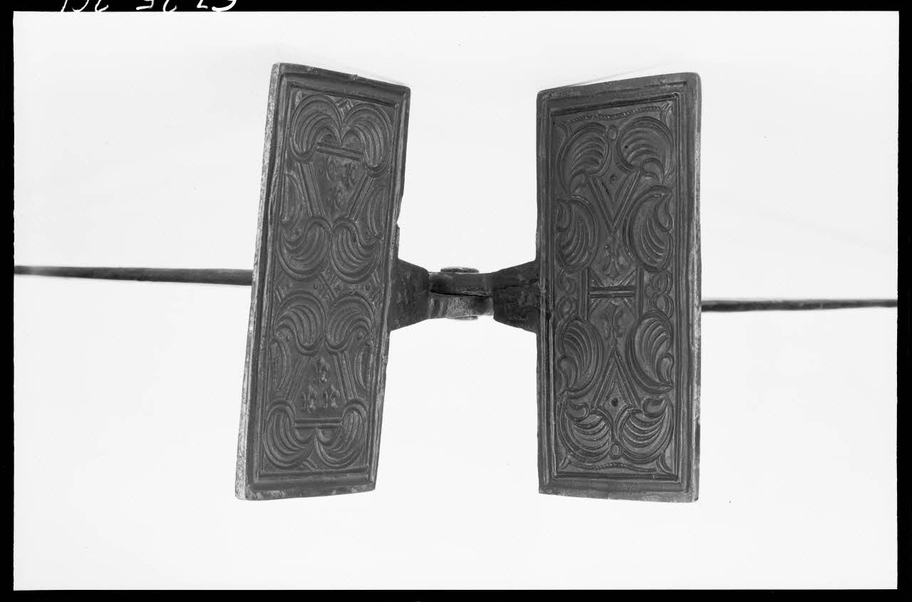 Alain Guey photographie Gaufrier en fer forgé avec spatules de forme rectangulaire. Détail Ile-de-France, France 1967/3/1 Ph.1967.25.264 Photo