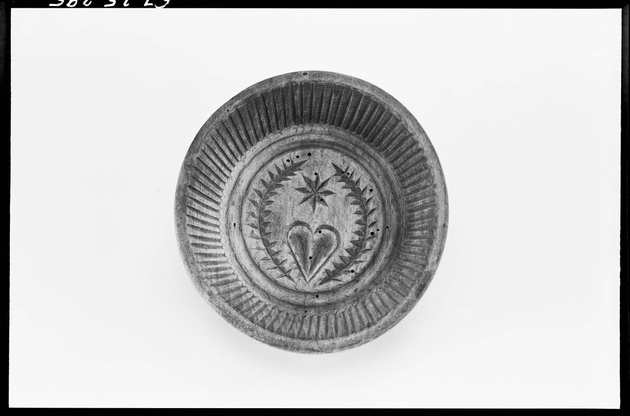 Alain Guey photographie Moule à beurre en bois sculpté Ile-de-France, France 1967/3/1 Ph.1967.25.295 Photo