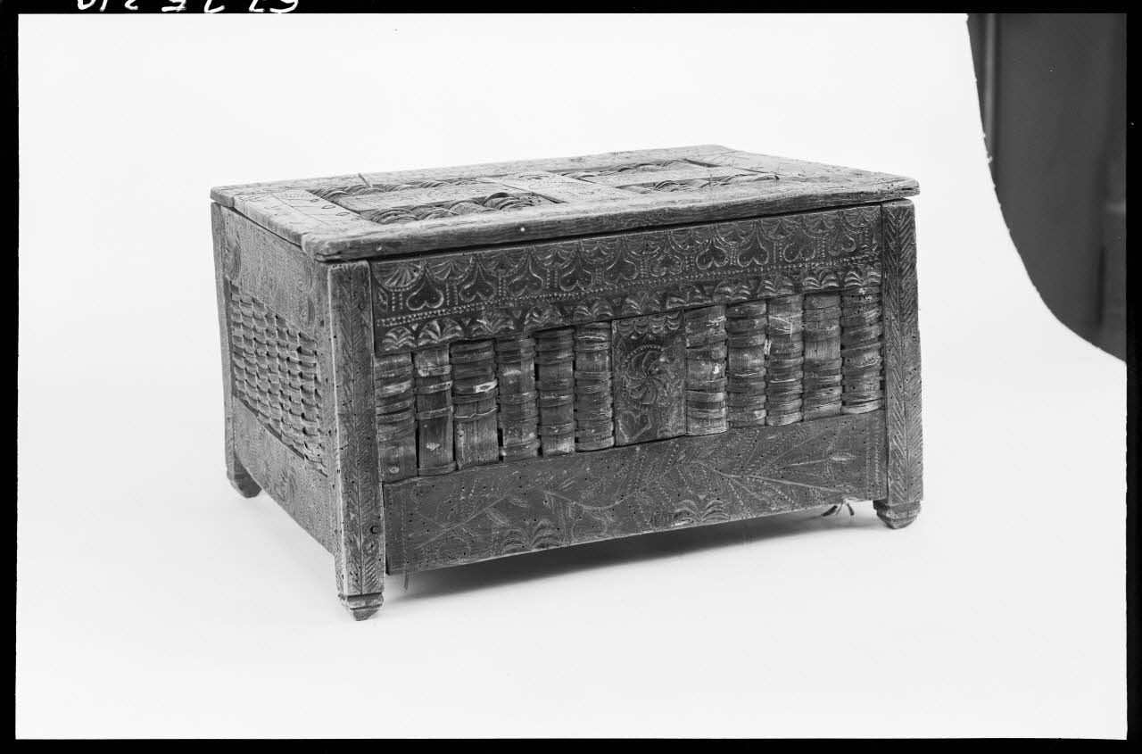 Alain Guey photographie Coffre de berger en bois et tresses Ile-de-France, France 1967/3/1 Ph.1967.25.310 Photo