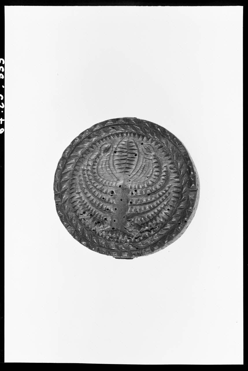 Alain Guey photographie Forme à beurre en bois daté du 18è siècle. Bas-Rhin Ile-de-France, France 1967/3/1 Ph.1967.25.335 Photo