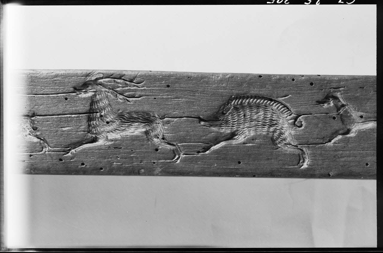 Alain Guey photographie Moule à gâteau en bois sculpté à décor d'animaux et de fruits (détail) Ile-de-France, France 1967/6/1 Ph.1967.25.395 Photo