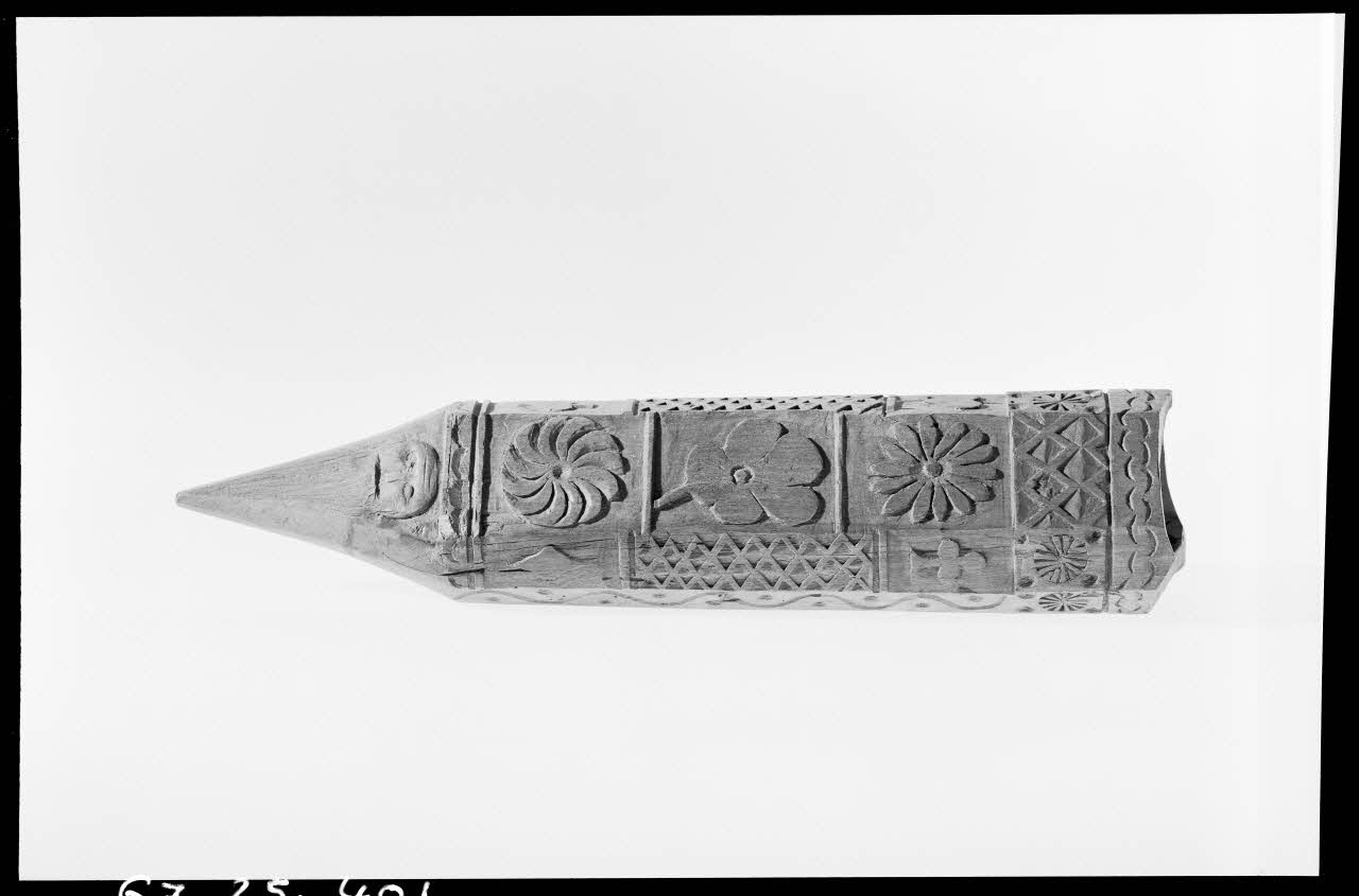 Alain Guey photographie Coffin. Etui de pierre à faux. Vue latérale Ile-de-France, France 1967/6/1 Ph.1967.25.401 Photo