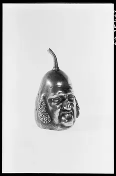 Alain Guey photographie Clochette de table en bronze sculpté Ile-de-France, France 1967/6/1 Ph.1967.25.402 Photo
