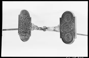 Alain Guey photographie Gaufrier décoré de trois fleurs de lys Ile-de-France, France 1967/7/1 Ph.1967.25.435  Photo