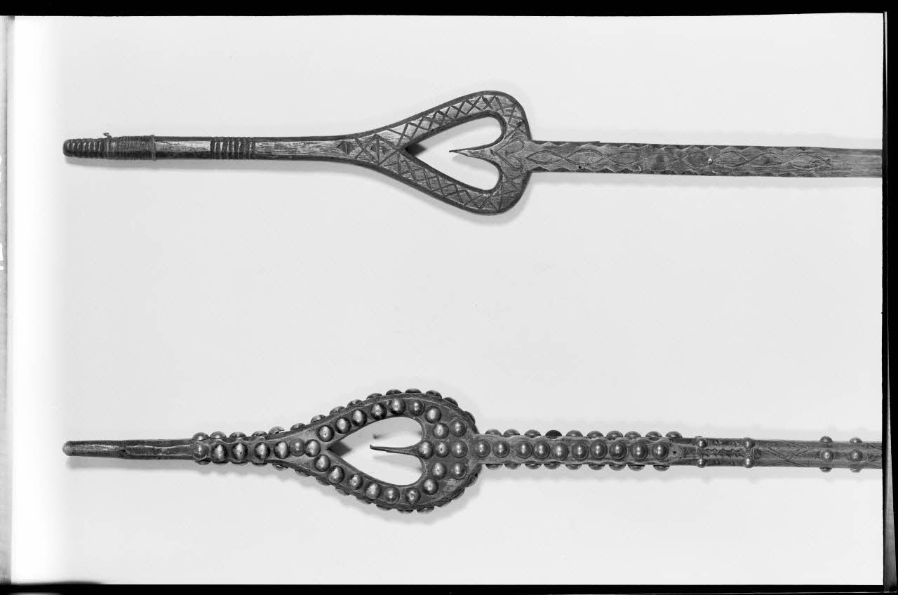 Alain Guey photographie Deux fuseaux de bois Ile-de-France, France 1967 Ph.1967.25.541 Photo