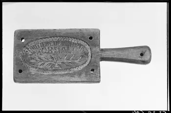 Alain Guey photographie Moule à beurre en bois avec motifs gravés Ile-de-France, France 1967/10/1-1967/12/31 Ph.1967.25.604 Photo