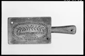 Alain Guey photographie Moule à beurre en bois avec motifs gravés Ile-de-France, France 1967/10/1-1967/12/31 Ph.1967.25.605 Photo