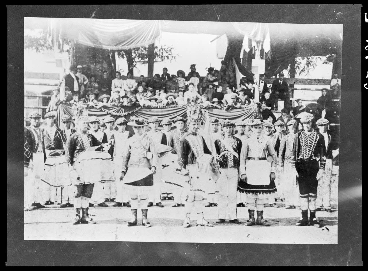 Seeberger photographie Concours de danseurs souletons de la fin du 19è siècle Midi-Pyrénées, France 1940-1950 Ph.1967.121.5 Photo