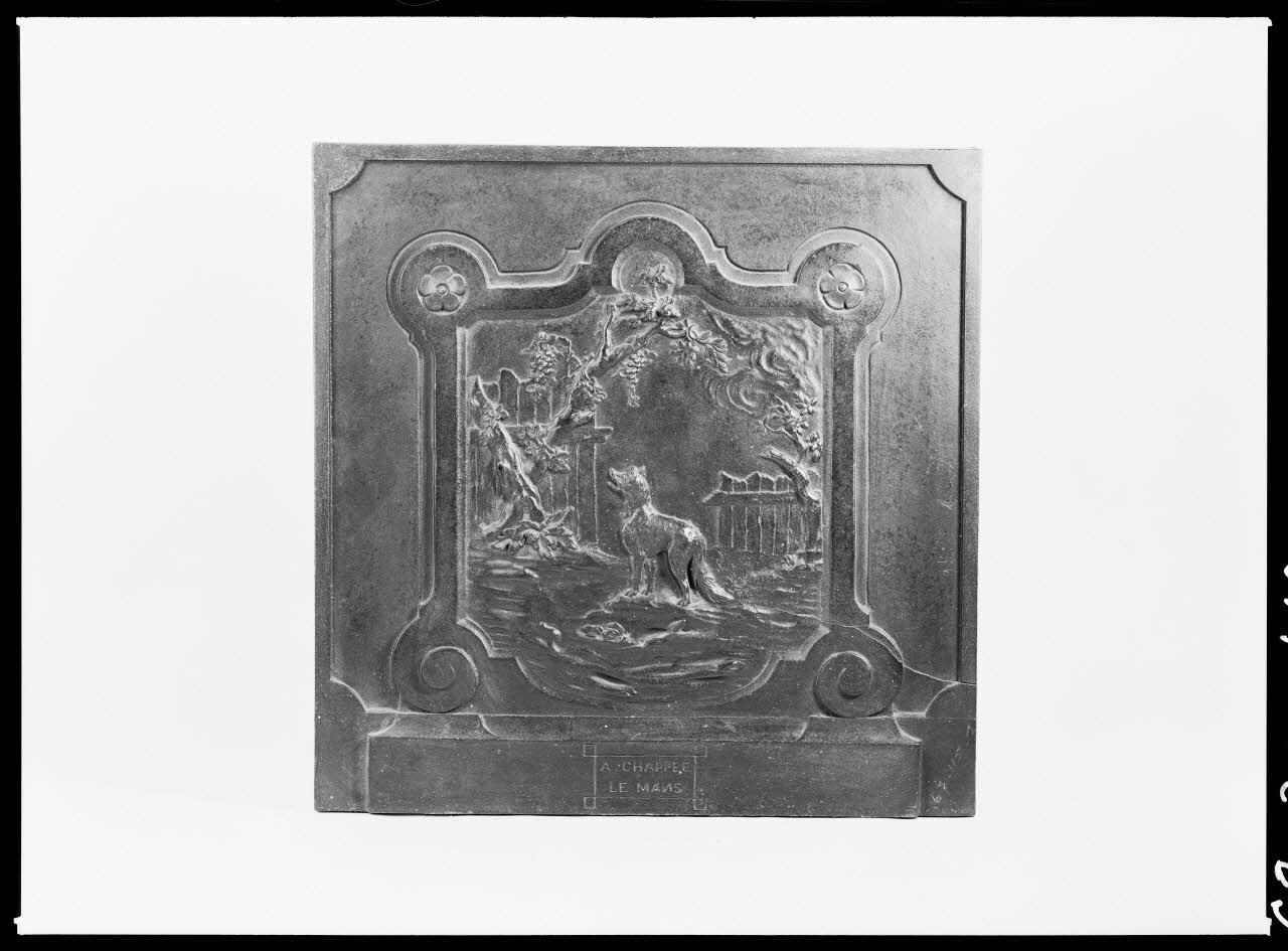 Alain Guey photographie Plaque de cheminée en fonte. Le renard et les raisins Ile-de-France, France 1968/2/1 Ph.1968.3.149 Photo