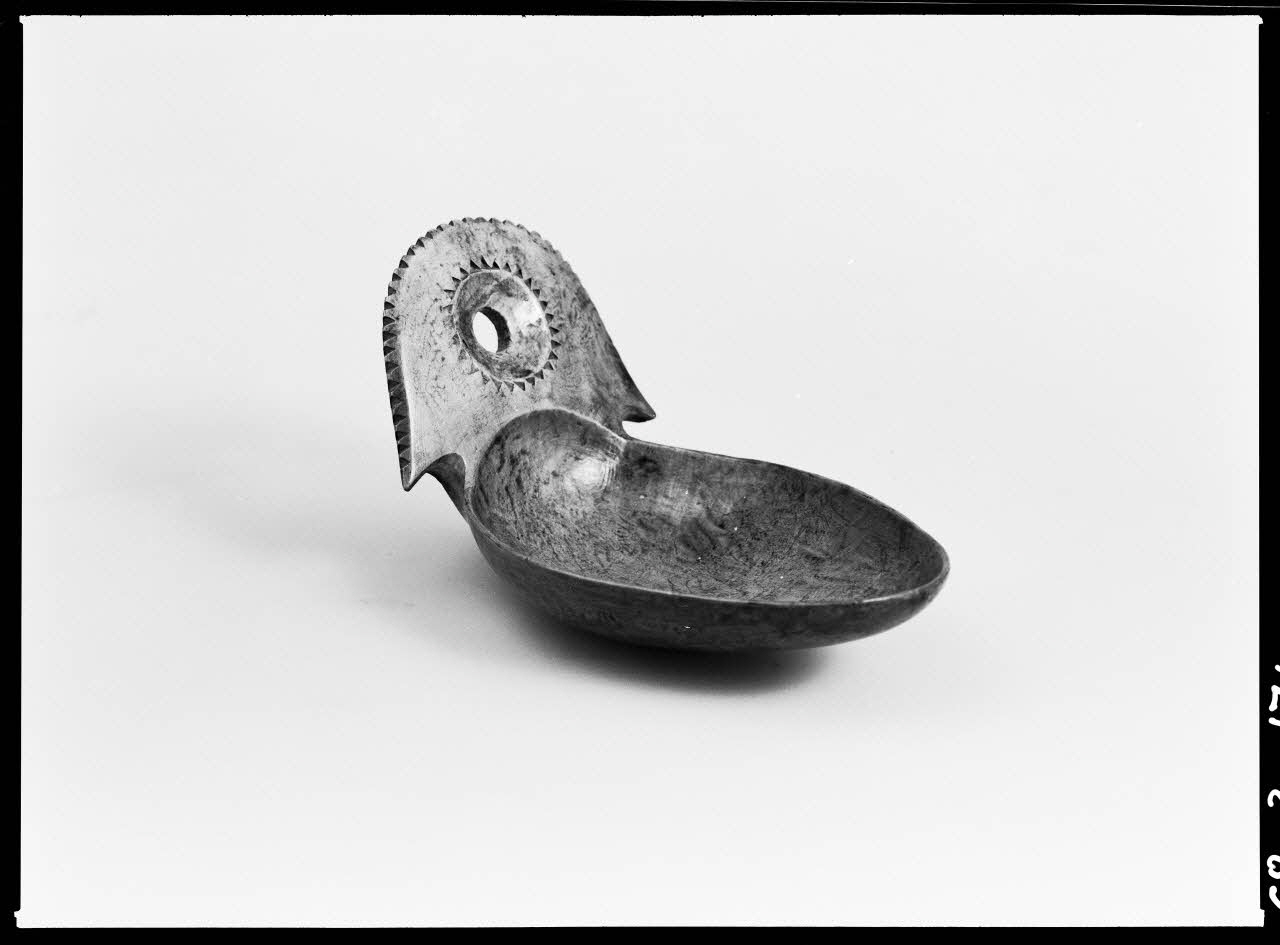 Alain Guey photographie Petite cuiller en bois provenant du Canteret (Ariège) Ile-de-France, France 1968/2/1 Ph.1968.3.171 Photo