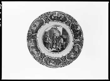 Alain Guey photographie Assiette en faïence provenant de Sarreguemines Ile-de-France, France 1968/2/1 Ph.1968.3.218  Photo