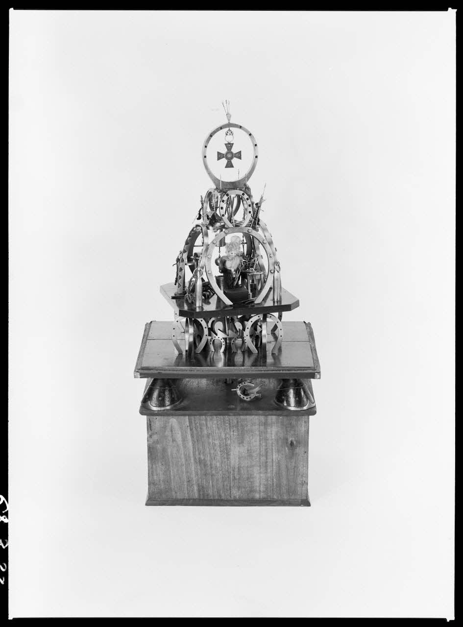Alain Guey photographie Chef d'œuvre de maréchal-ferrant : mouvement d'horlogerie Ile-de-France, France 1968/1/1 Ph.1968.3.33 Photo