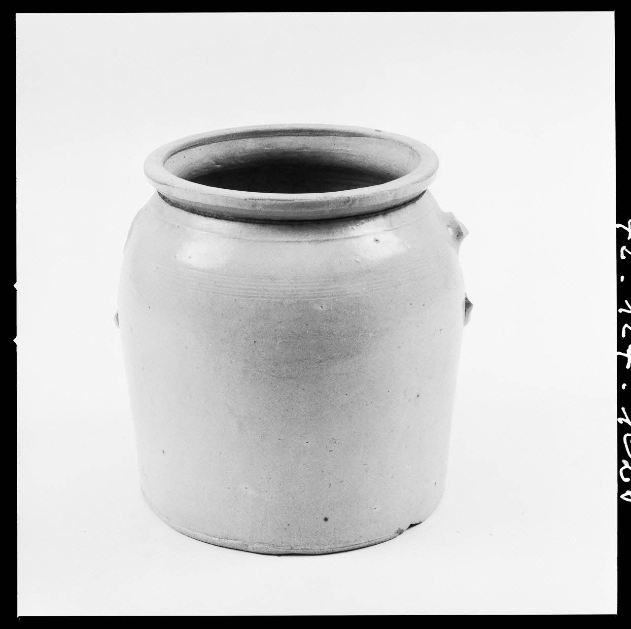 Réunion des musées nationaux - Grand Palais photographie Pot à crème. Buron France 1972 Ph.1972.124.1026 Photo