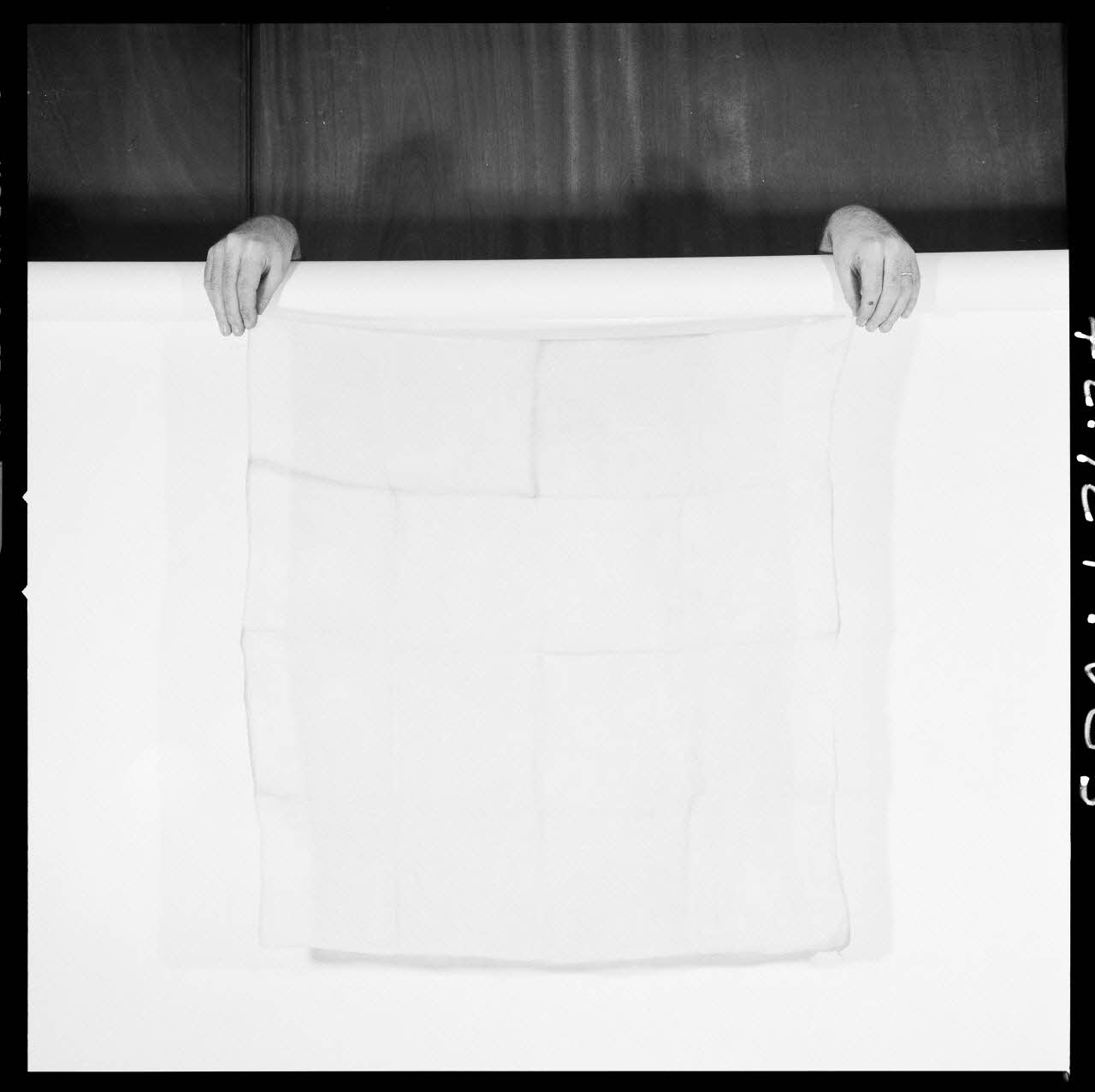 Réunion des musées nationaux - Grand Palais photographie Toile à fromage. Buron France 1972 Ph.1972.124.603 Photo