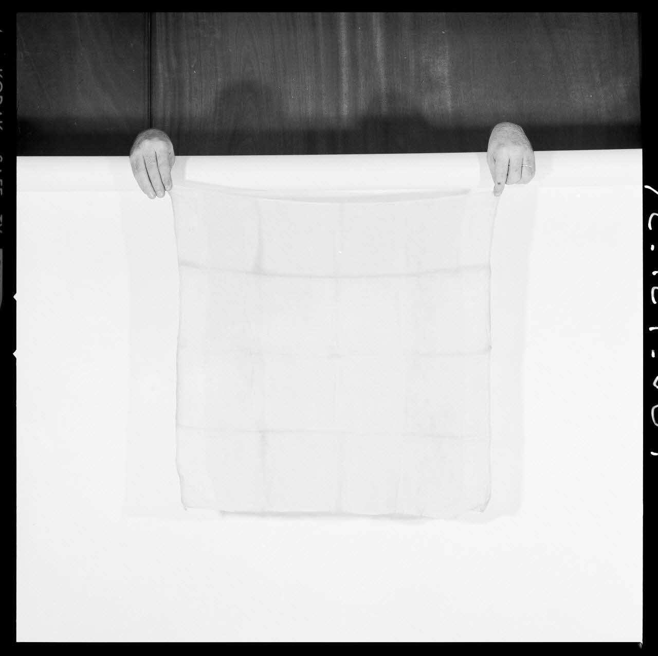 Réunion des musées nationaux - Grand Palais photographie Toile à fromage. Buron France 1972 Ph.1972.124.604 Photo