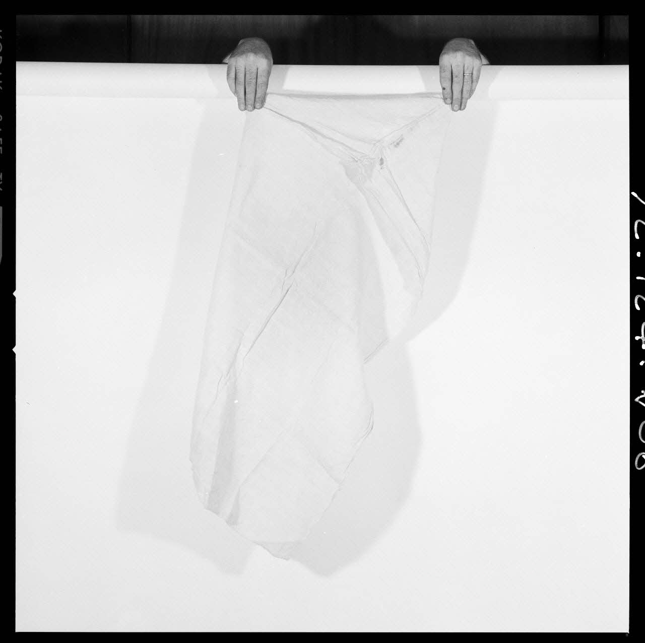 Réunion des musées nationaux - Grand Palais photographie Toile à fromage. Buron France 1972 Ph.1972.124.606 Photo