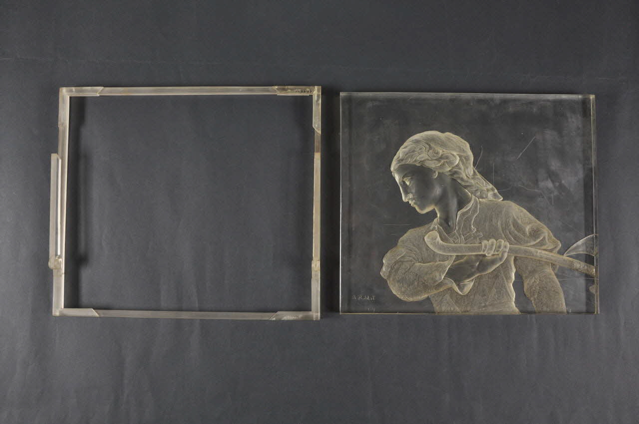 PLAQUE-SCULPTURE Jeanne Hachette Picardie, France 1946 1946.66.1.1-2 Photo Mucem