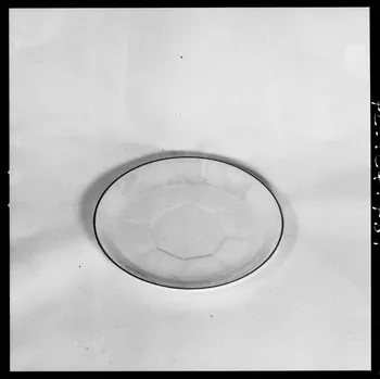 Réunion des musées nationaux - Grand Palais photographie Soucoupe France 1972 Ph.1972.124.751 Photo