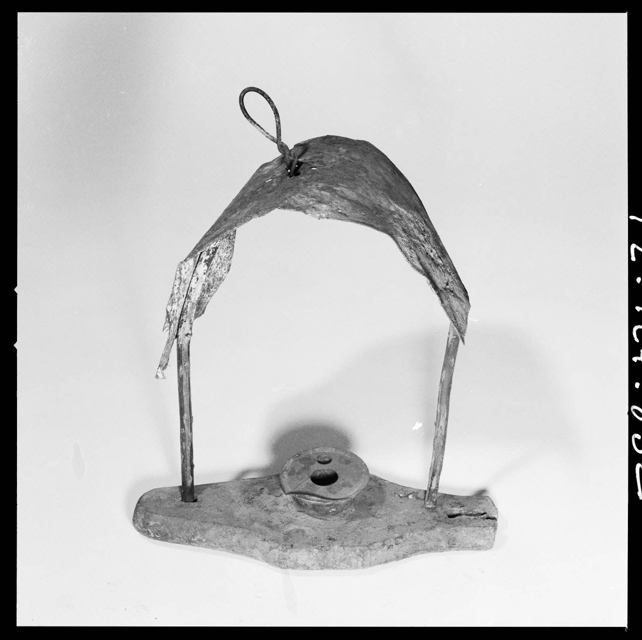 Réunion des musées nationaux - Grand Palais photographie Support de lampe à huile France 1972 Ph.1972.124.852 Photo