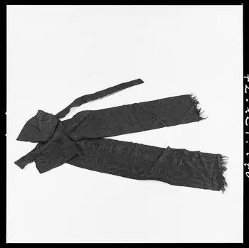 Réunion des musées nationaux - Grand Palais photographie Costume de paludière : ceinture France 1972 Ph.1972.124.976 Photo