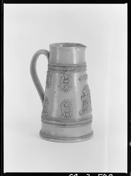 Alain Guey photographie Pot en grès gris. Anse latérale Ile-de-France, France 1968/3/1 Ph.1968.3.598 Photo
