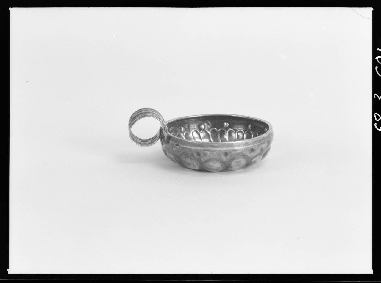 Alain Guey photographie Taste-vin en argent. Daté du 19è siècle. Provenant de Bourgogne Ile-de-France, France 1968/4/1 Ph.1968.3.691 Photo