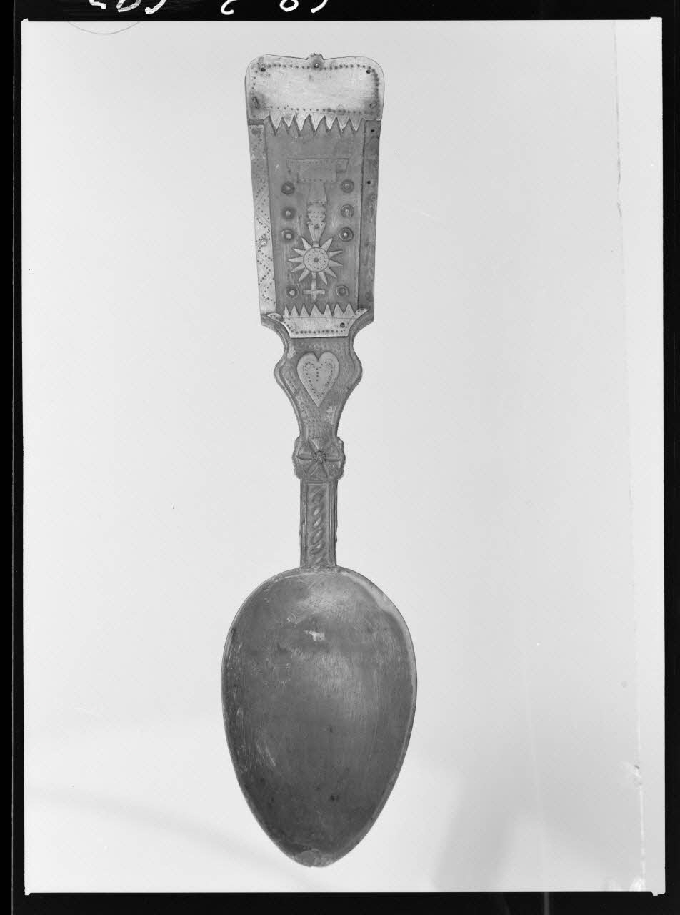 Alain Guey photographie Cuiller de fête, à manche pliant. Datée de 1845 Ile-de-France, France 1968/4/1 Ph.1968.3.697 Photo