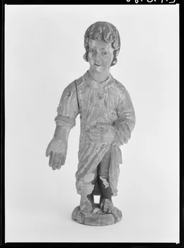 Alain Guey photographie Ange sculpté. Provenant de Saint-Vernier, dans le Puy-de-Dôme Ile-de-France, France 1968/4/1 Ph.1968.3.719 Photo