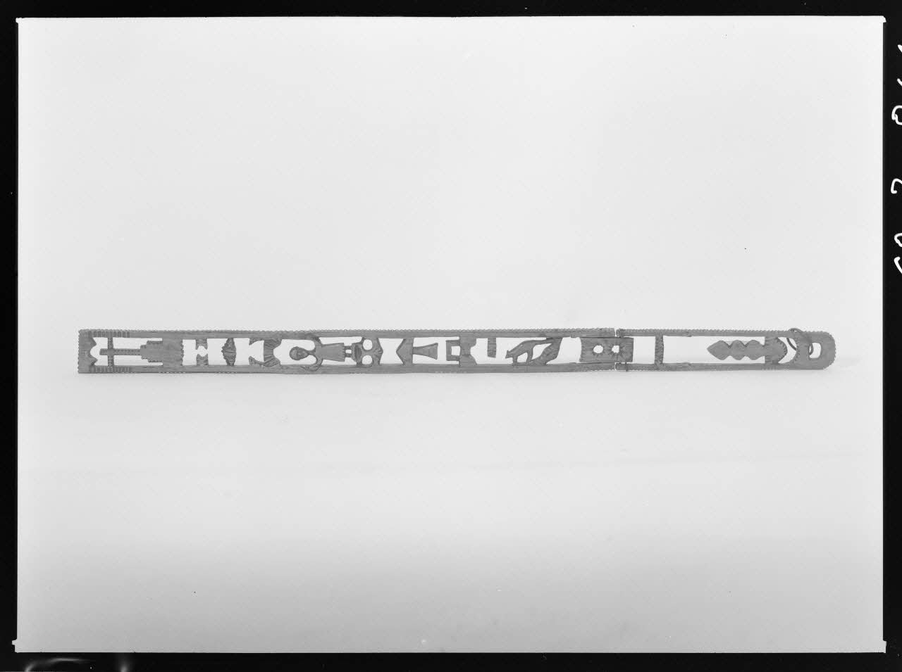 Alain Guey photographie Porte-chaleil en bois. Provenant d'Auvergne Ile-de-France, France 1968/7/1 Ph.1968.3.844 Photo