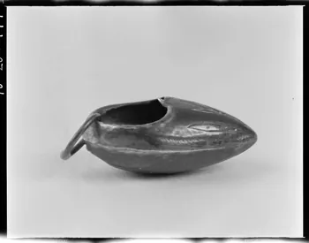 Trouche photographie Affiquet cordiforme en argent. Provient de La Poitevinière (Maine-et-Loire) France 1970/2/20 Ph.1970.20.171  Photo