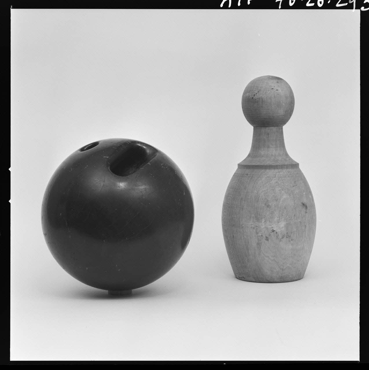 Trouche photographie Quillette et boule en charme et gaïac provenant du Haut-Doubs. Daté d'avant 1957 France 1970/2/27 Ph.1970.20.293  Photo