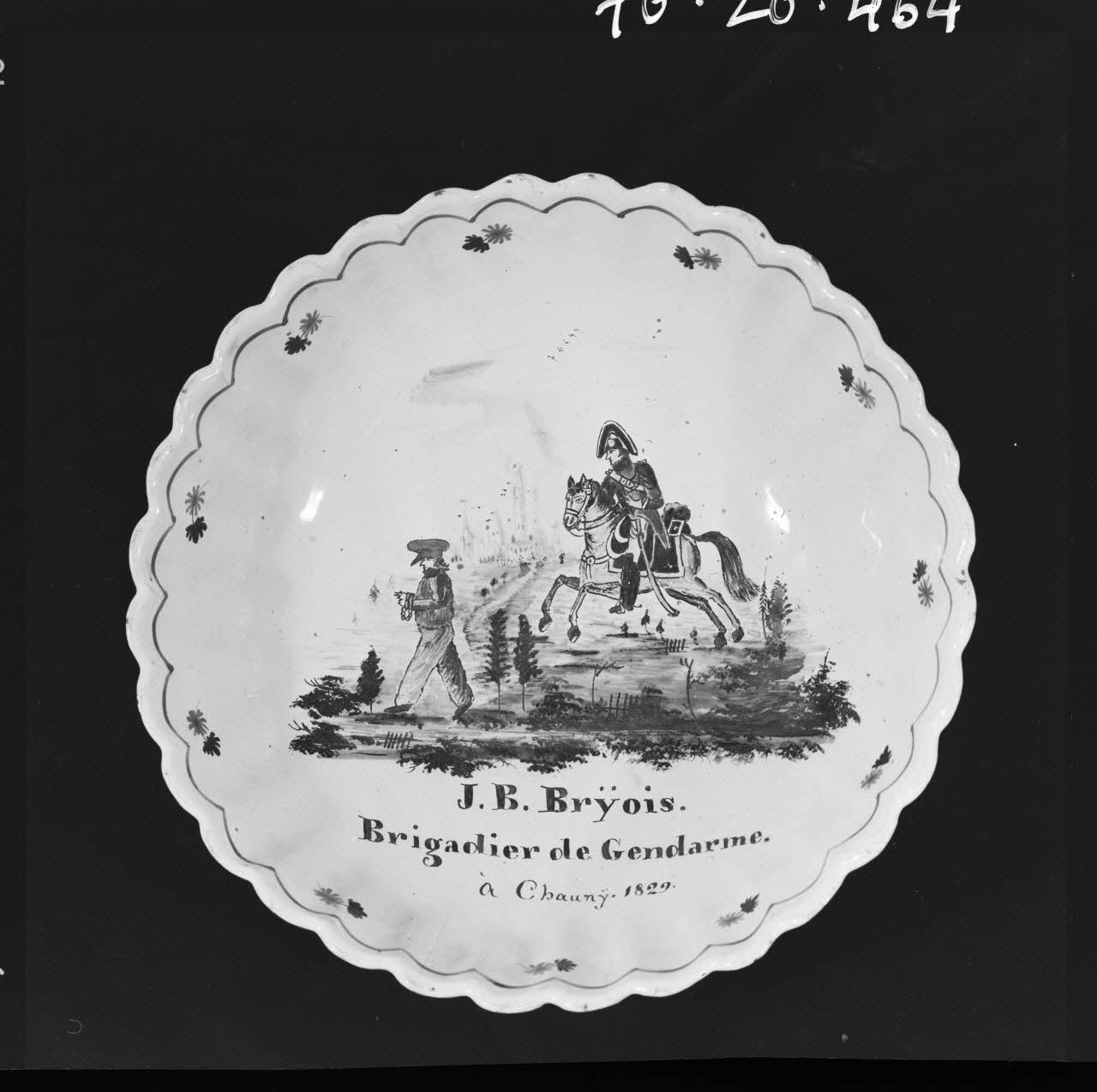Beck photographie Saladier en terre vernissée provenant de Vron (Somme). Daté de 1829 France 1970/3/12 Ph.1970.20.464  Photo