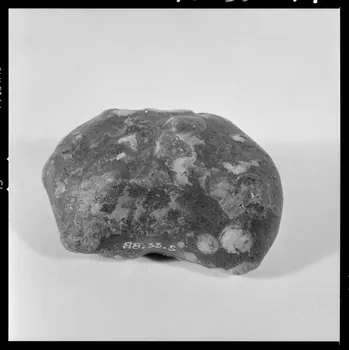 Beck photographie Pierre pour guérir dite "Pierre de Picote" provenant d'Ardèche. Daté de 1874 France 1970/3/20 Ph.1970.20.579  Photo