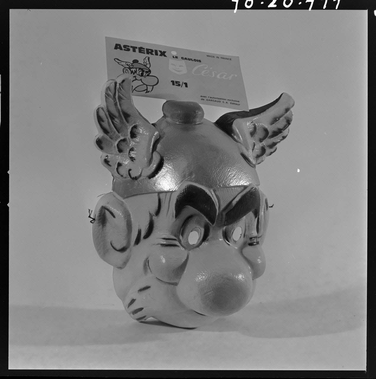 Beck photographie Masque de carnaval représentant Astérix France 1970/4/2 Ph.1970.20.711  Photo