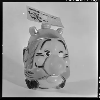 Beck photographie Masque de carnaval représentant Obélix France 1970/4/2 Ph.1970.20.712  Photo
