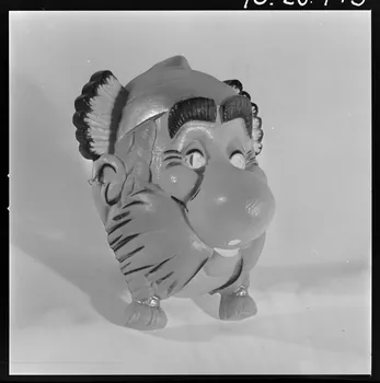 Beck photographie Masque de carnaval représentant Assurancetourix France 1970/4/2 Ph.1970.20.713  Photo