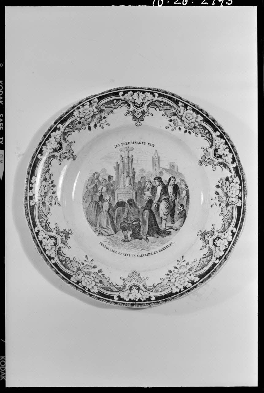 Beck photographie Assiette inscrite : "Les pèlerinages. Numéro 12" France 1970/9/17 Ph.1970.20.2193 Photo