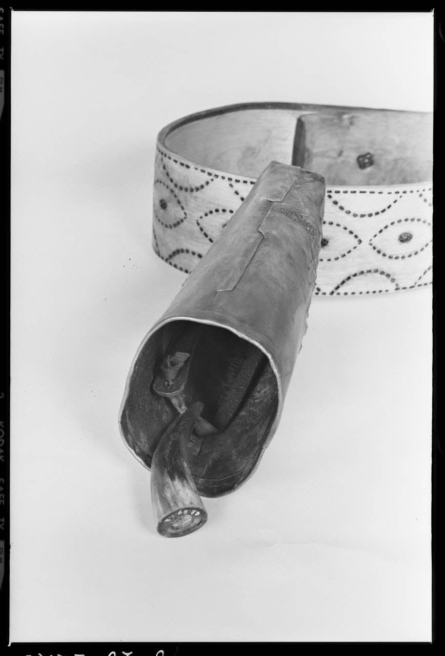 Beck photographie Cloche à vache. Battant de taille importante France 1970/9/24 Ph.1970.20.2226 Photo