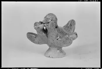 Beck photographie Sifflet en terre vernissée, en forme d'oiseau France 1970/9/25 Ph.1970.20.2281 Photo
