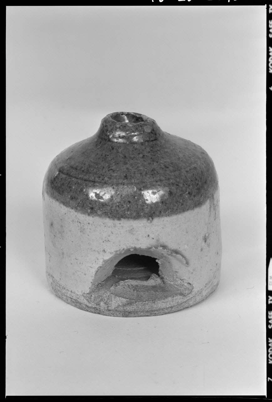 Beck photographie Sifflet cylindrique, en terre vernissée. Provenant du Bas-Rhin France 1970/9/25 Ph.1970.20.2290 Photo