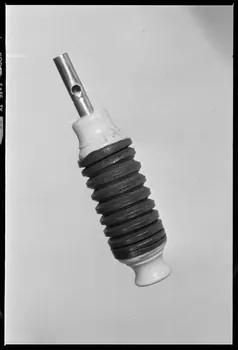 Beck photographie Sifflet en accordéon. Provenant du Vaucluse France 1970/10/1 Ph.1970.20.2323 Photo