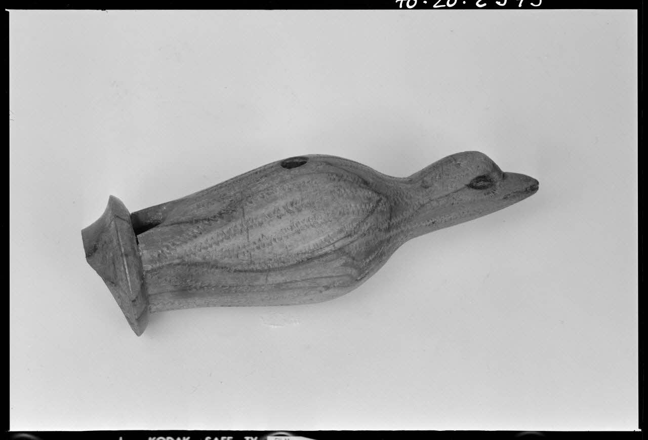 Beck photographie Sifflet en bois, en forme d'oiseau France 1970/10/1 Ph.1970.20.2343 Photo