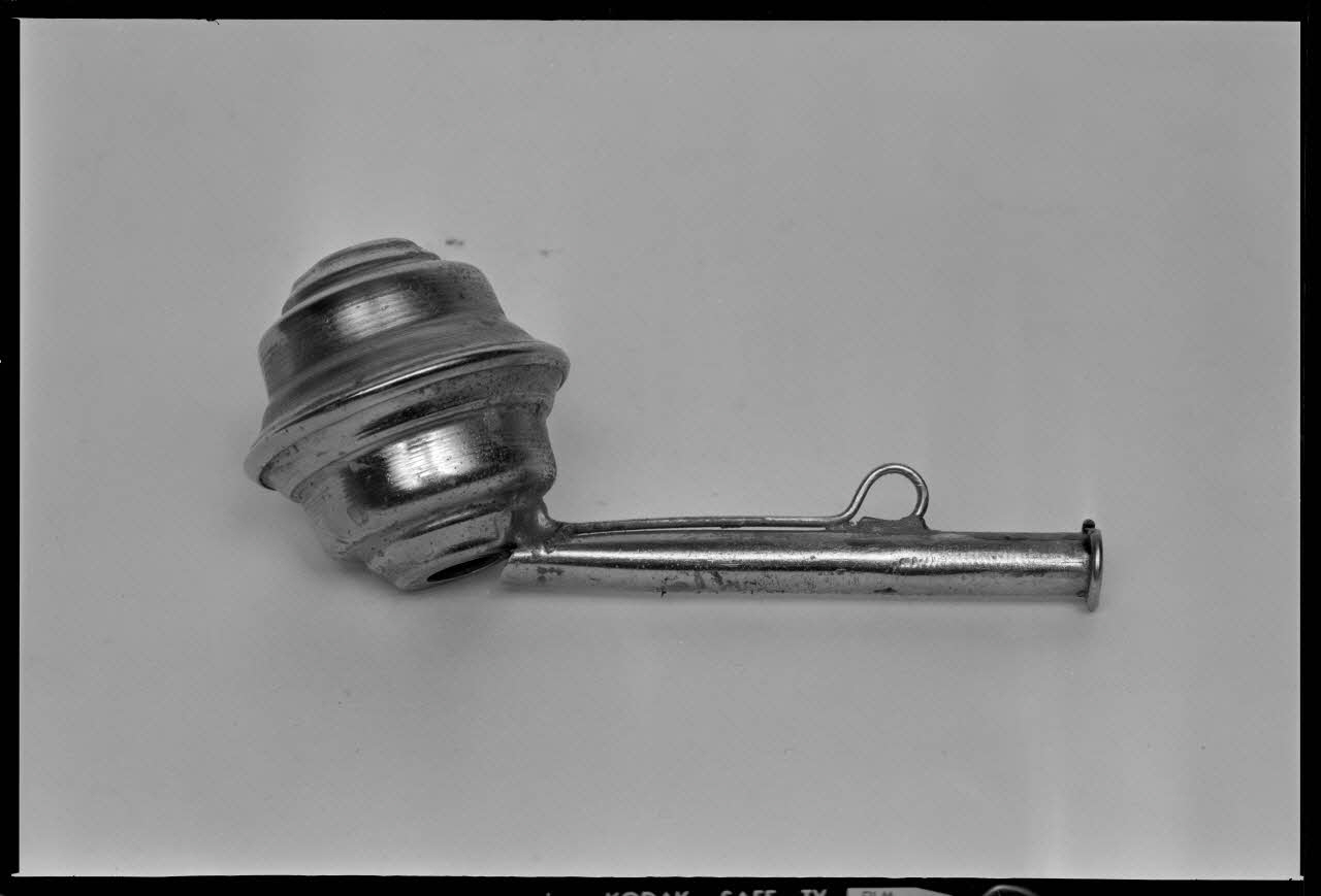 Beck photographie Appeau à alouettes en métal France 1970/10/1 Ph.1970.20.2355 Photo