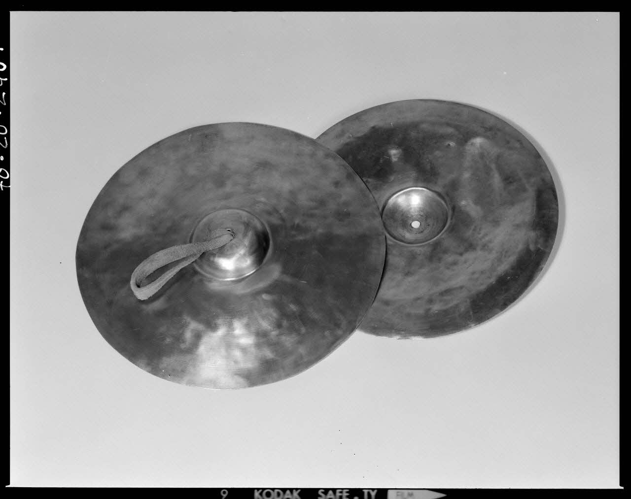 Beck photographie Paire de cymbales France 1970/10/8 Ph.1970.20.2401 Photo