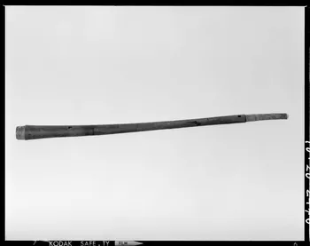 Beck photographie Gabarit pour cornemuse en bois, à deux trous. Provenant du Cantal France 1970/10/8 Ph.1970.20.2476 Photo