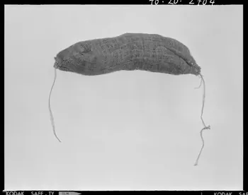 Beck photographie Tournure en toile à sac. Provenant des Ardennes France 1970/11/13 Ph.1970.20.2704  Photo