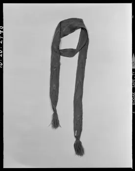 Beck photographie Cravate en broderie de laine. Provenant du Puy-de-Dôme France 1970/11/19 Ph.1970.20.2748 Photo