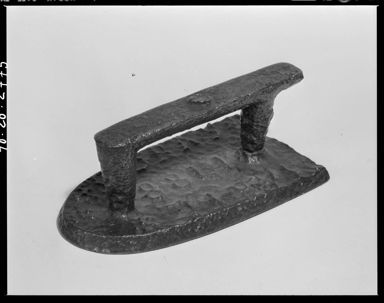 Beck photographie Fer à repasser en fonte. Provenant du Valois France 1970/11/20 Ph.1970.20.2775 Photo